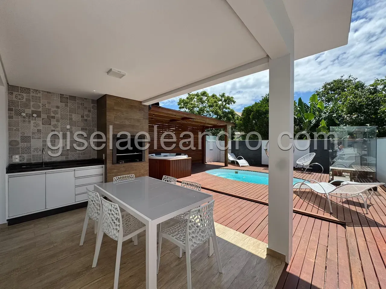 Casa amueblada con 4 dormitorios y cocina abierta — photo 14
