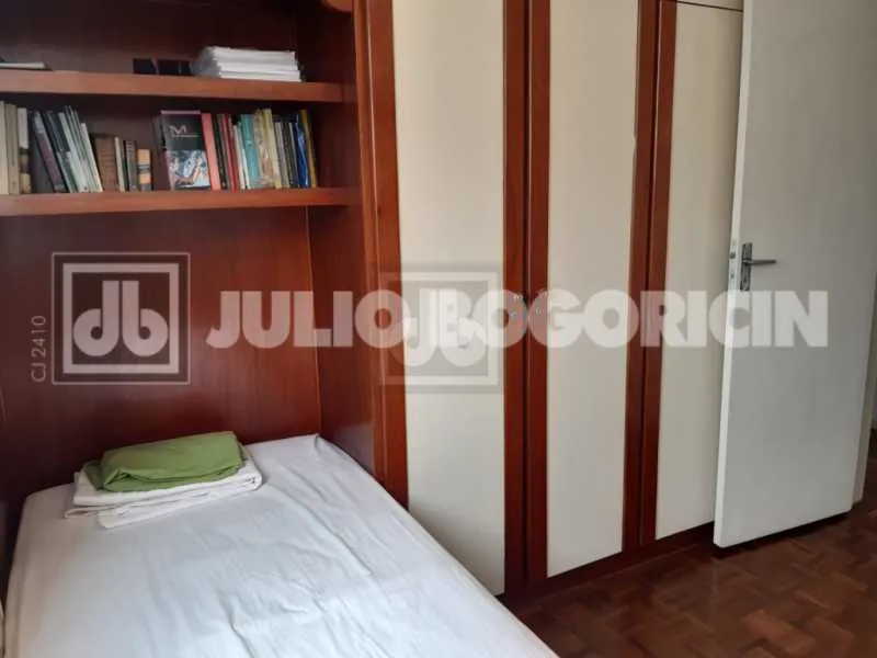 3-bedroom apartment with a mountain view in Rio de Janeiro — photo 11