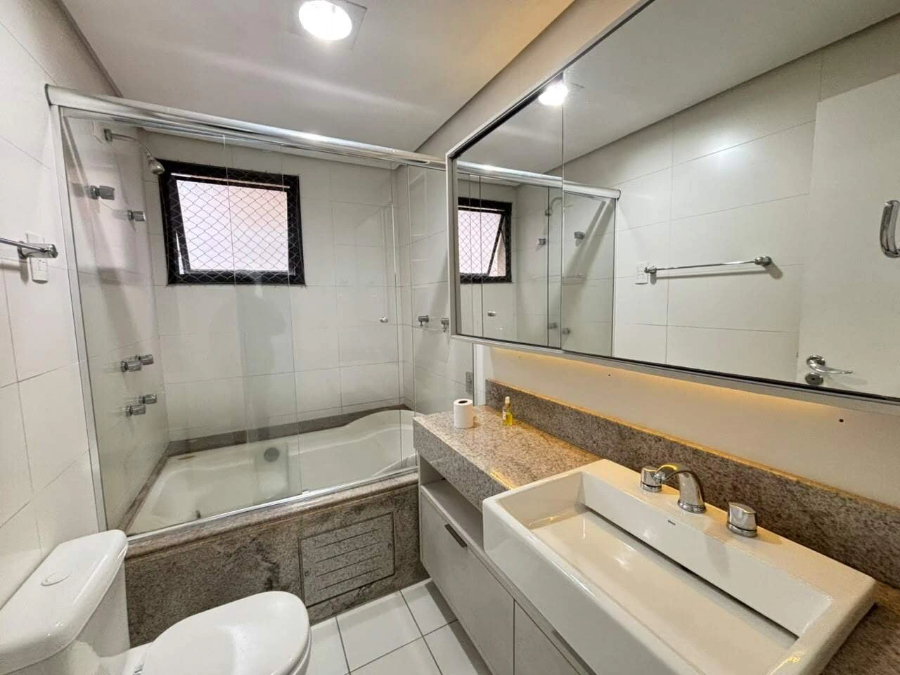 Furnished apartment, 122 m², with a glass-enclosed balcony — photo 19