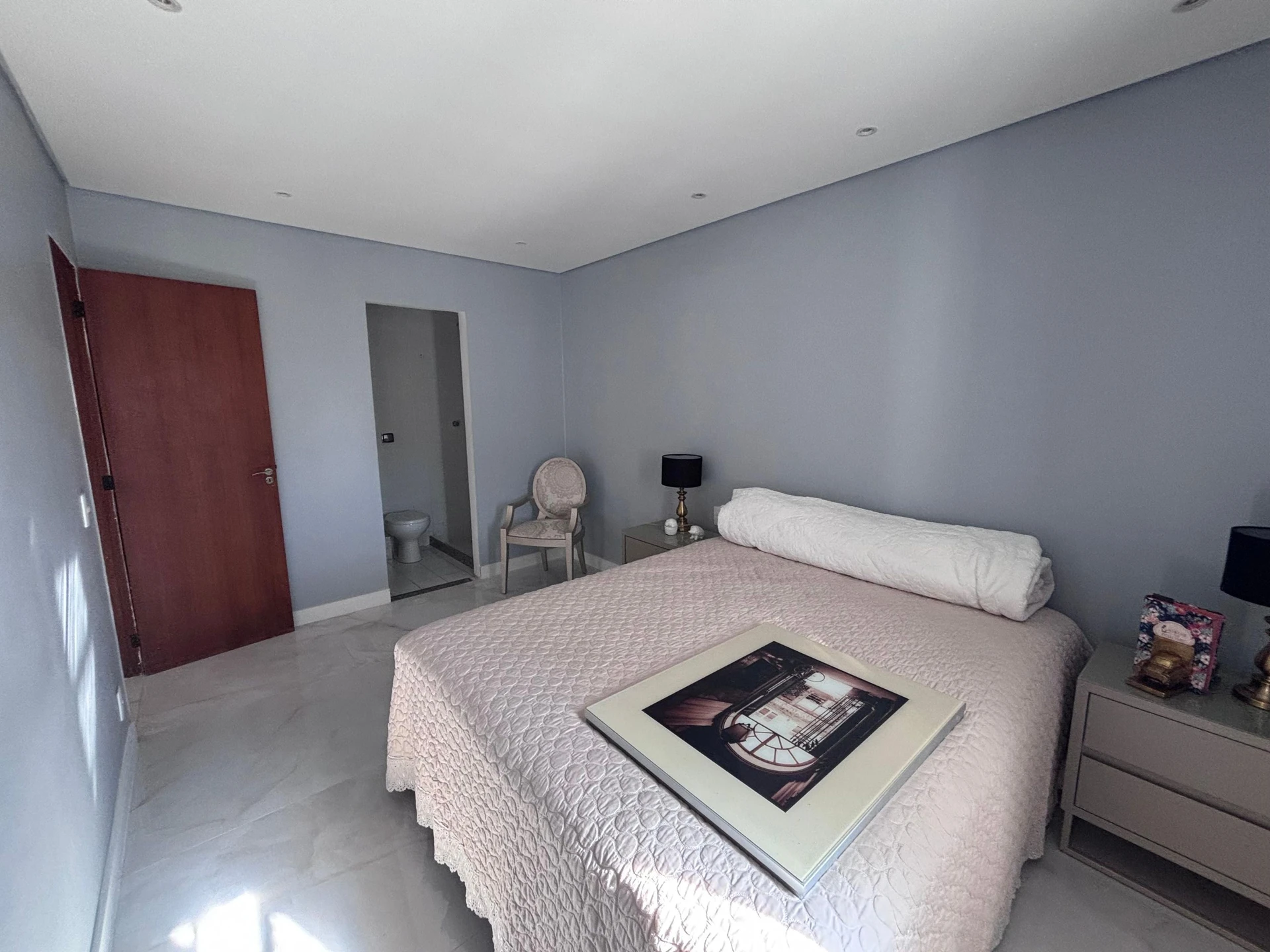Apartamento mobiliado com 4 quartos e 4 banheiros — photo 38