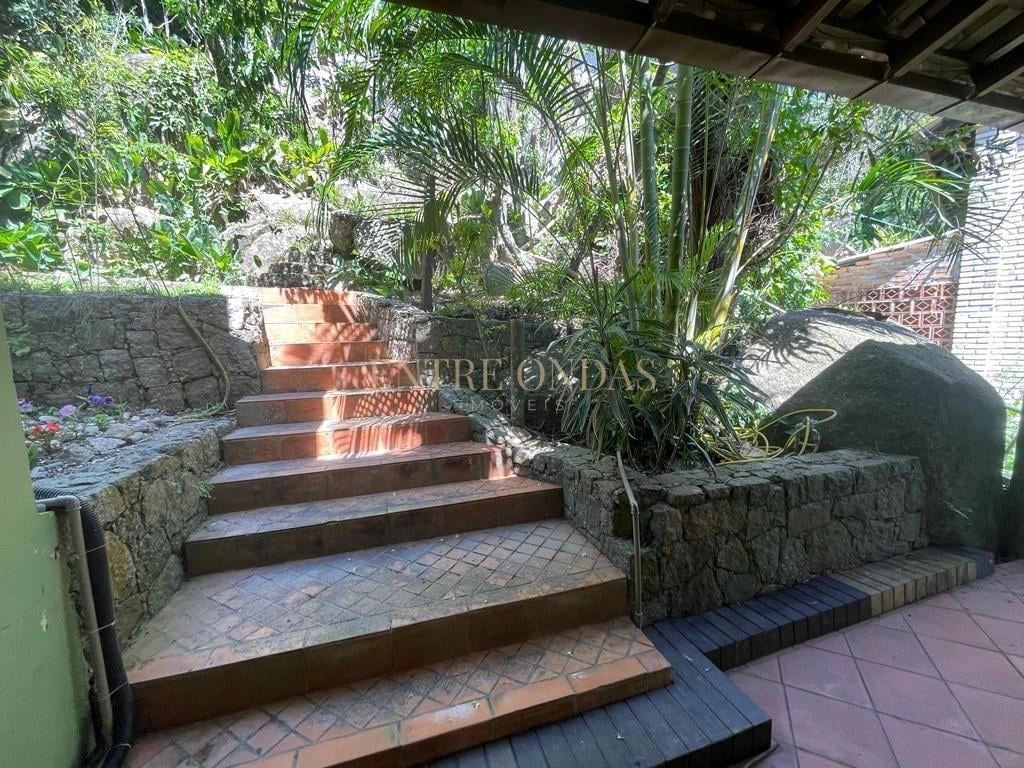 Furnished house with 8 bedrooms and 10 bathrooms, 2,500 m² — photo 18