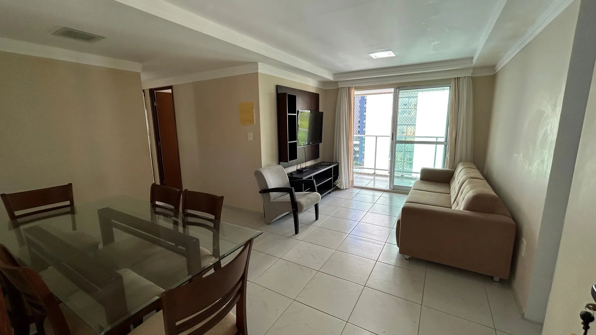 3-bedroom rental apartment with a private suite — photo 2
