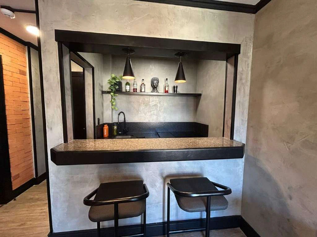 Apartamento de 1 dormitorio con cocina abierta y 108 m² — photo 6