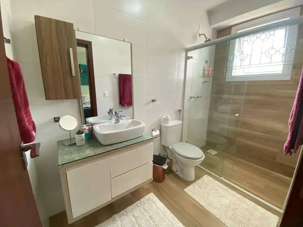 Furnished house with 3 en-suite bedrooms and 4 baths — photo 29