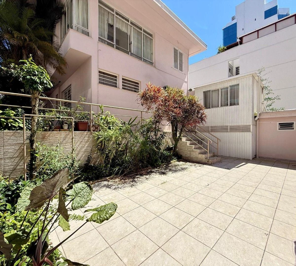 House, 286 m², with wood or laminate floors — photo 21