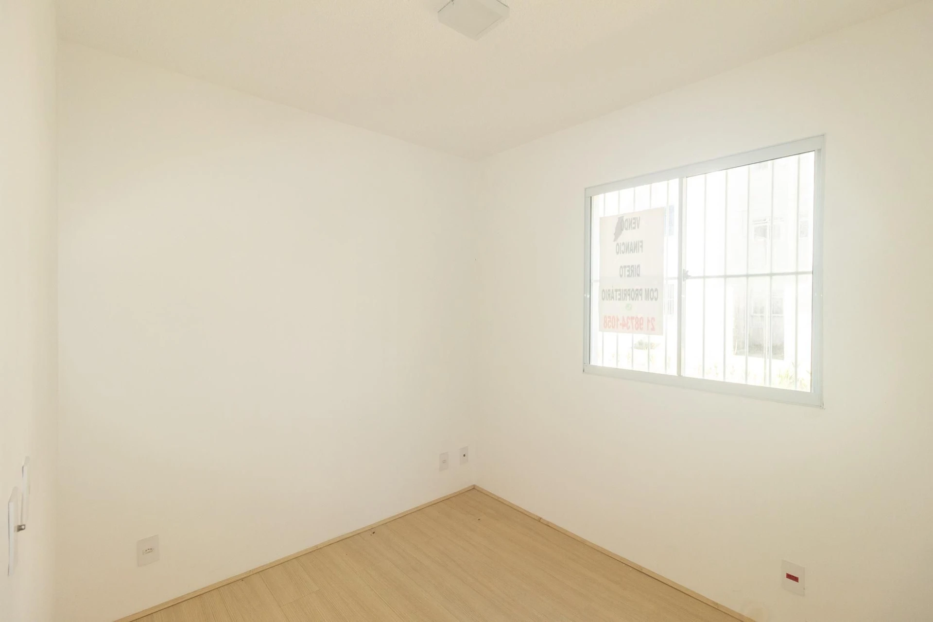 Apartamento com 2 quartos e box de vidro no banheiro — photo 17