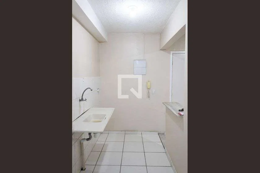 Apartamento de 2 quartos com cozinha separada e 50 m²