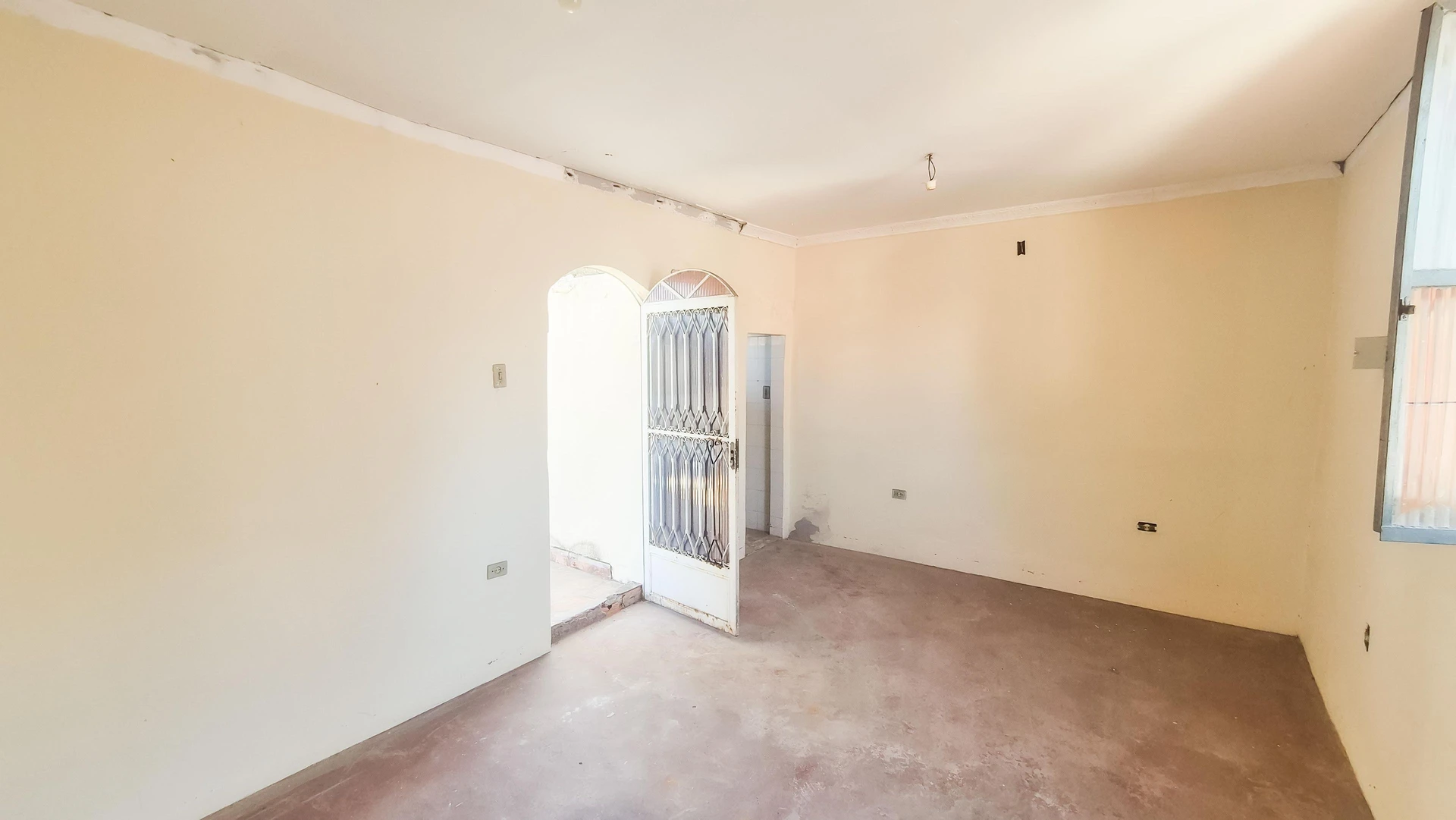 House with 2 bedrooms and a washing machine — photo 14