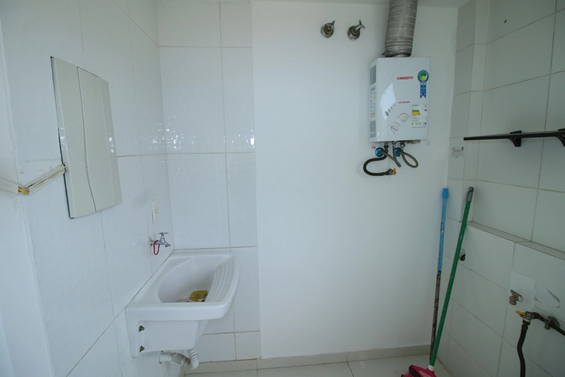 2-bedroom apartment with 1 bathroom and condo pool — photo 41