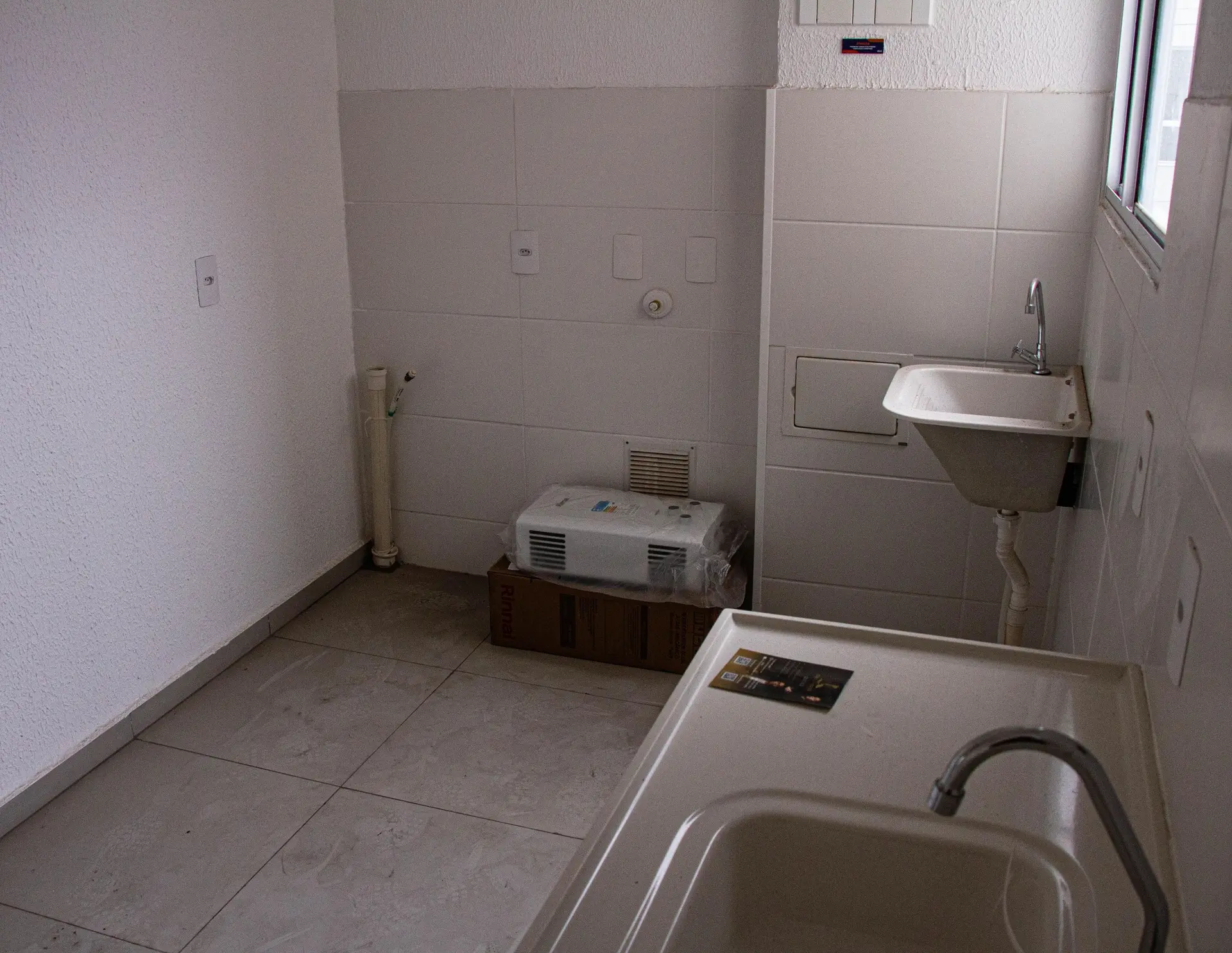 2-bedroom apartment with 1 bathroom and wood floors — photo 16