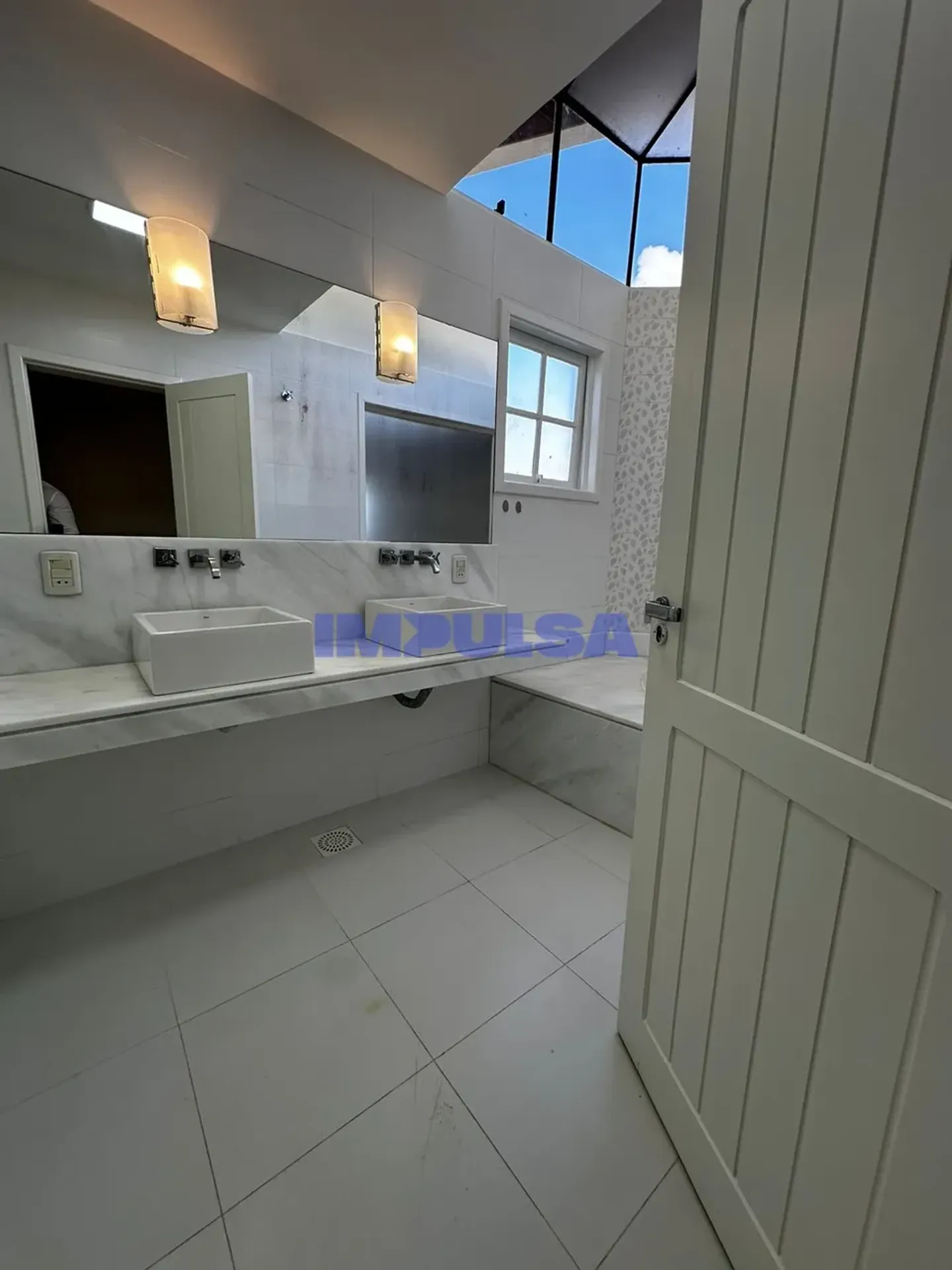 Ванна та 4 спальні: будинок 340 м² — photo 18