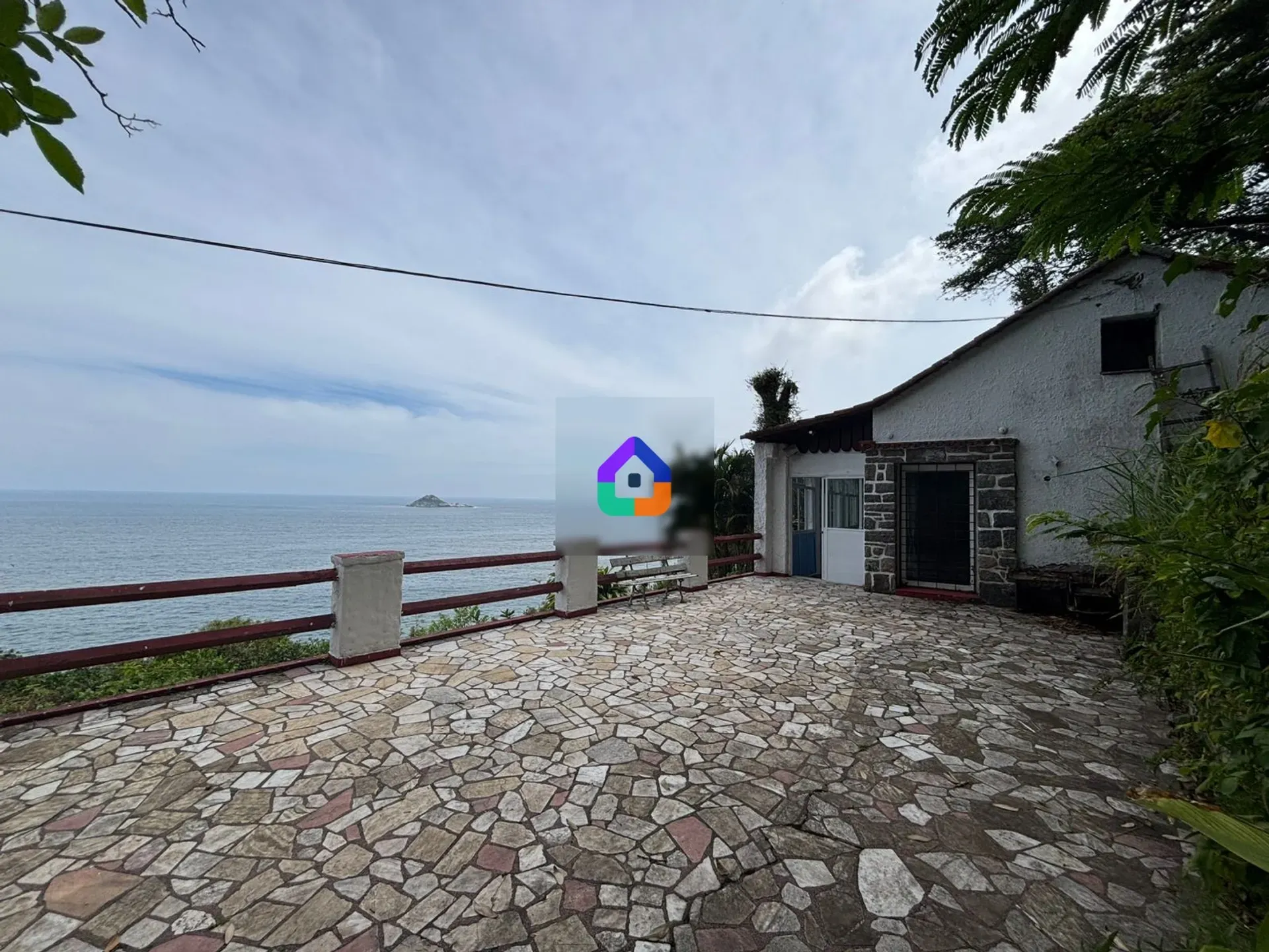 House with 6 bedrooms and an office for working at home