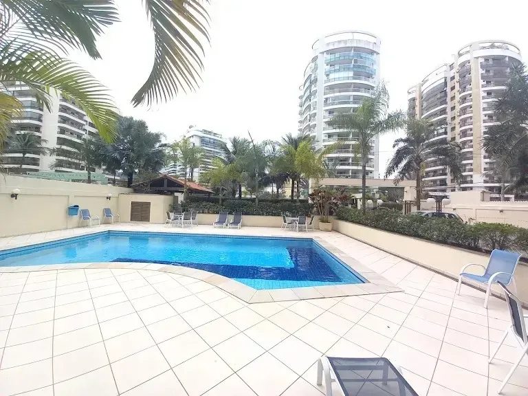 Apartamento com 2 quartos, 2 banheiros e varanda com vidro — photo 13