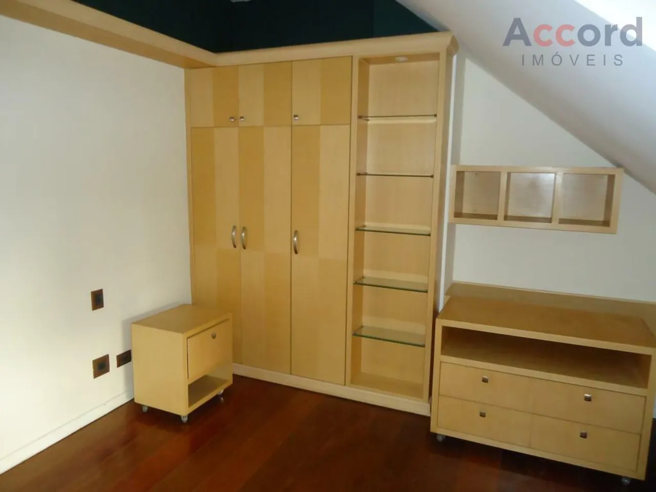 Top-floor apartment with 2 bedrooms and 4 bathrooms, 224 m² — photo 11