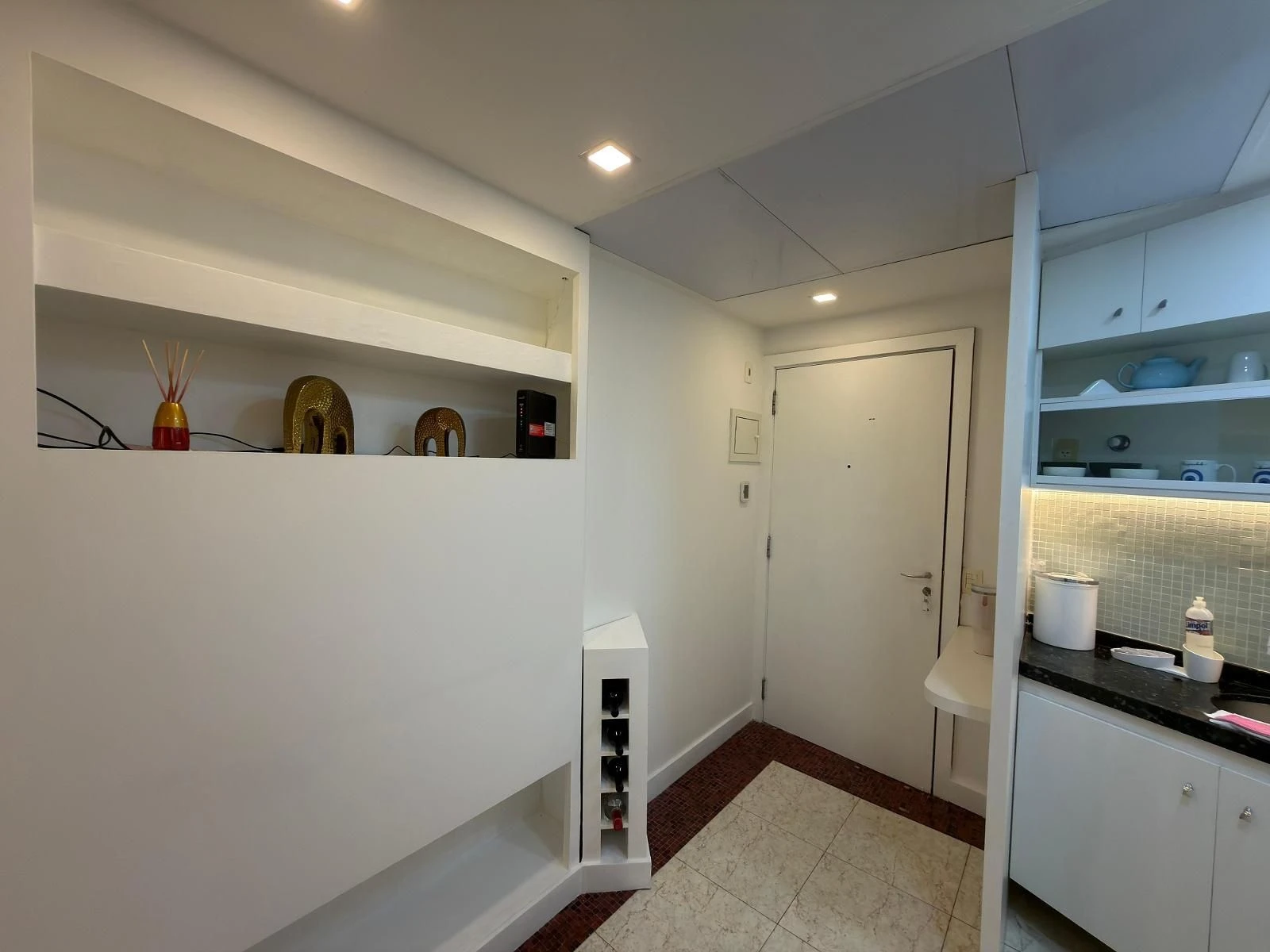 Furnished 1-bedroom apartment with balcony and parking — photo 13