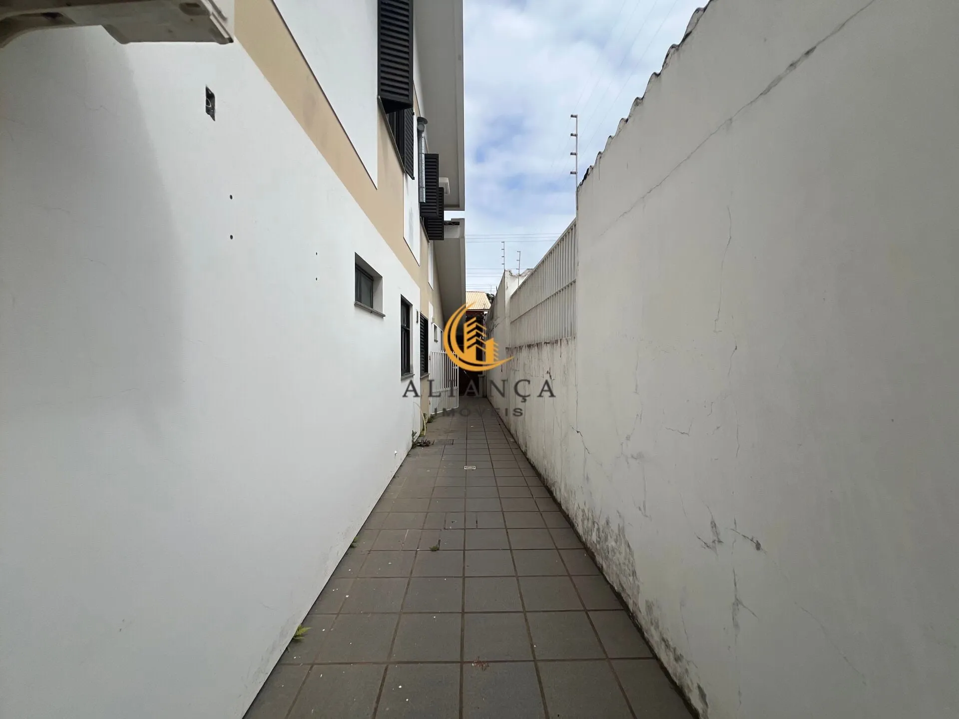 8-bedroom house with a grill on the balcony — photo 12