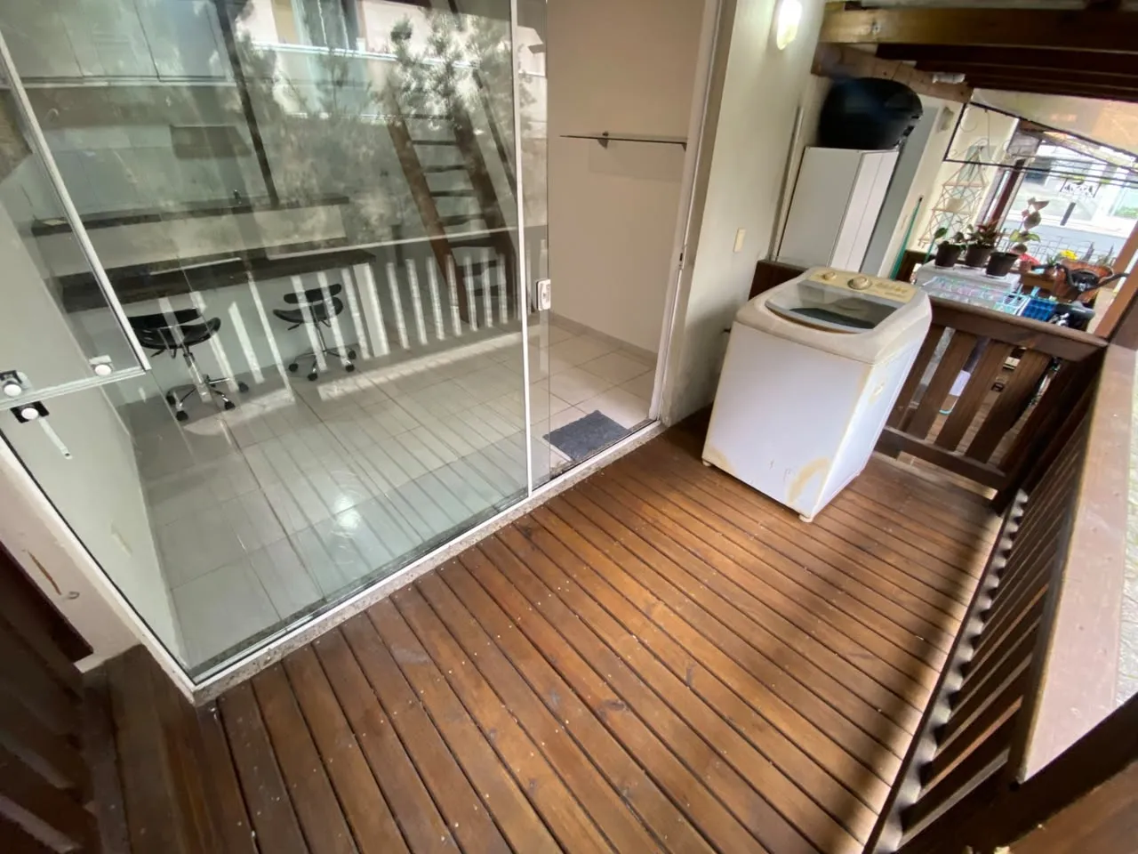 40 m² house with gas kitchenette and glass balcony