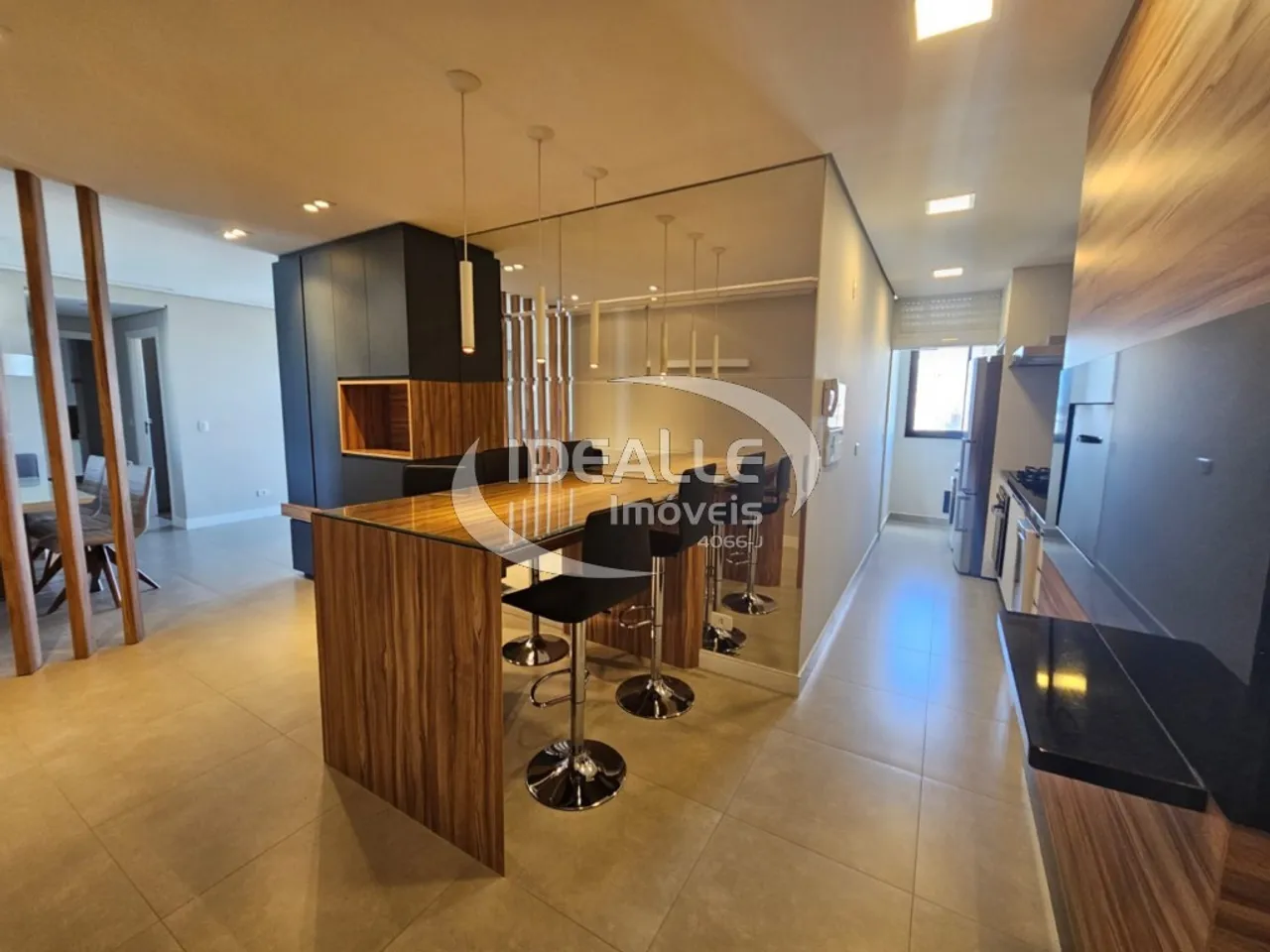 Apartment with 2 bedrooms and a glass-enclosed balcony — photo 9