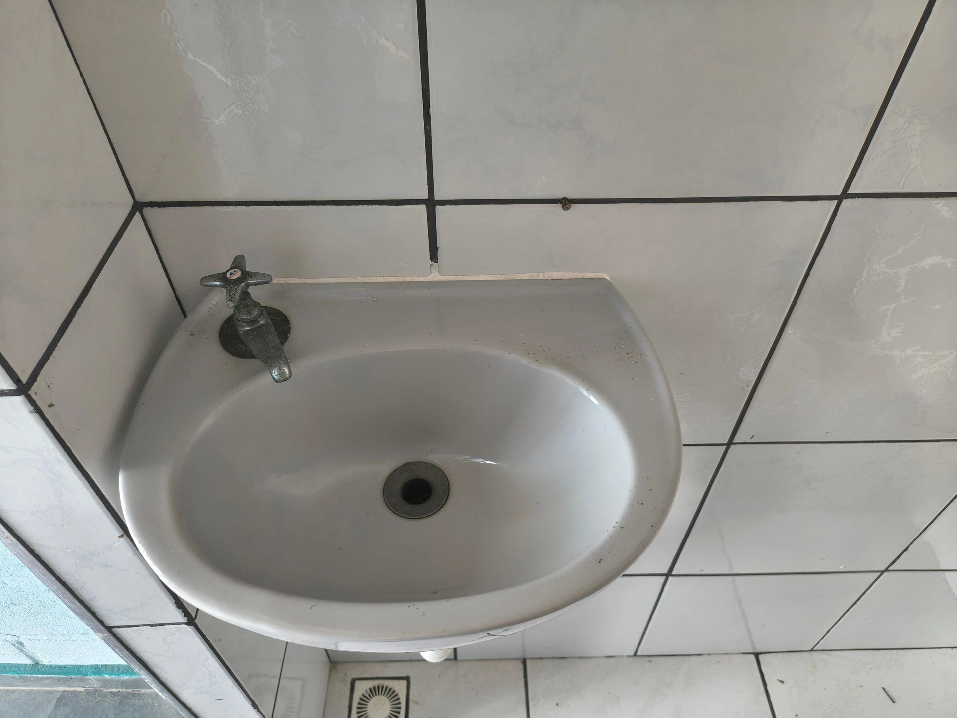 Casa sem mobília com 1 quarto e varanda com pia — photo 28