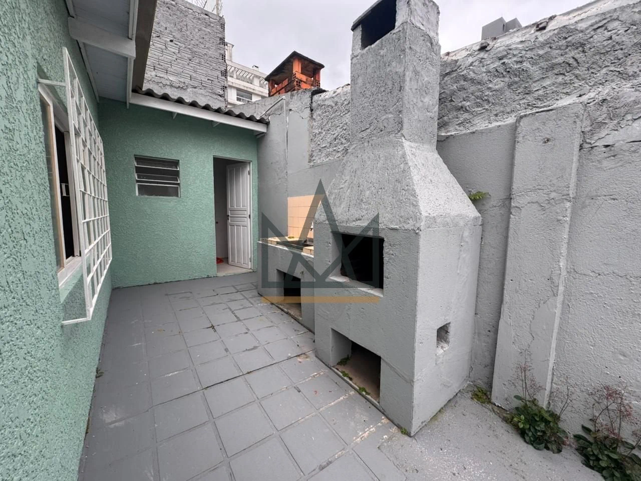 5-bedroom house with a grill on the balcony in Florianópolis