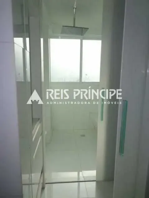 One-bedroom apartment in a building with a pool — photo 7