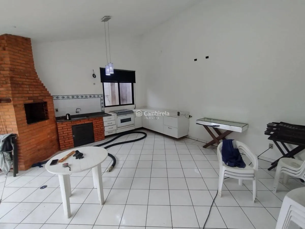 House with 4 bedrooms and 311 m² with 2 en-suites — photo 45
