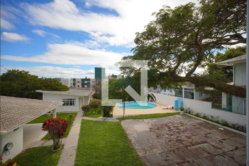 Furnished house, 350 m², with a glass-enclosed balcony — photo 24