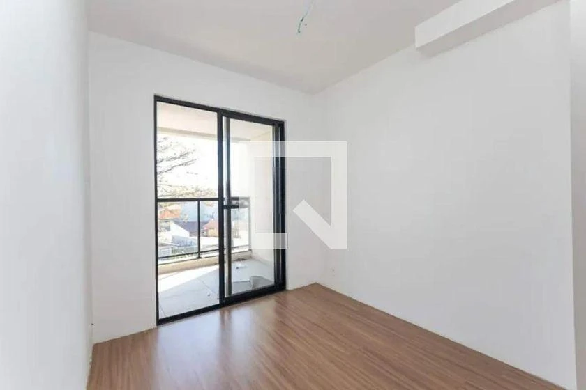 2-bedroom apartment with wood or laminate floors — photo 12