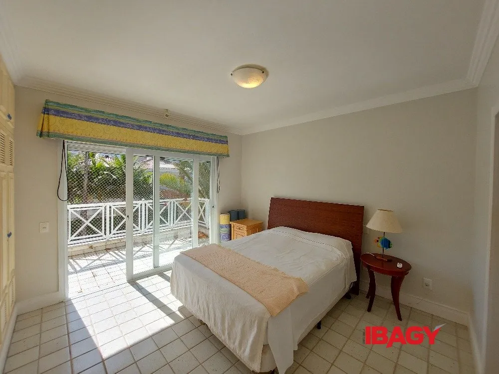 Меблированный дом 518 м² с 5 спальнями и 4 суитами — photo 4
