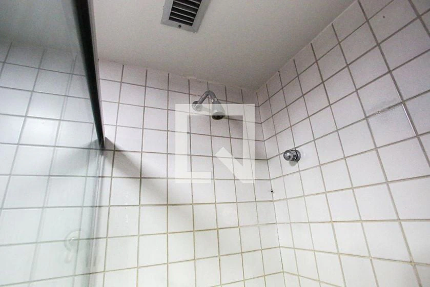 2-bedroom apartment in a building with a gym — photo 5