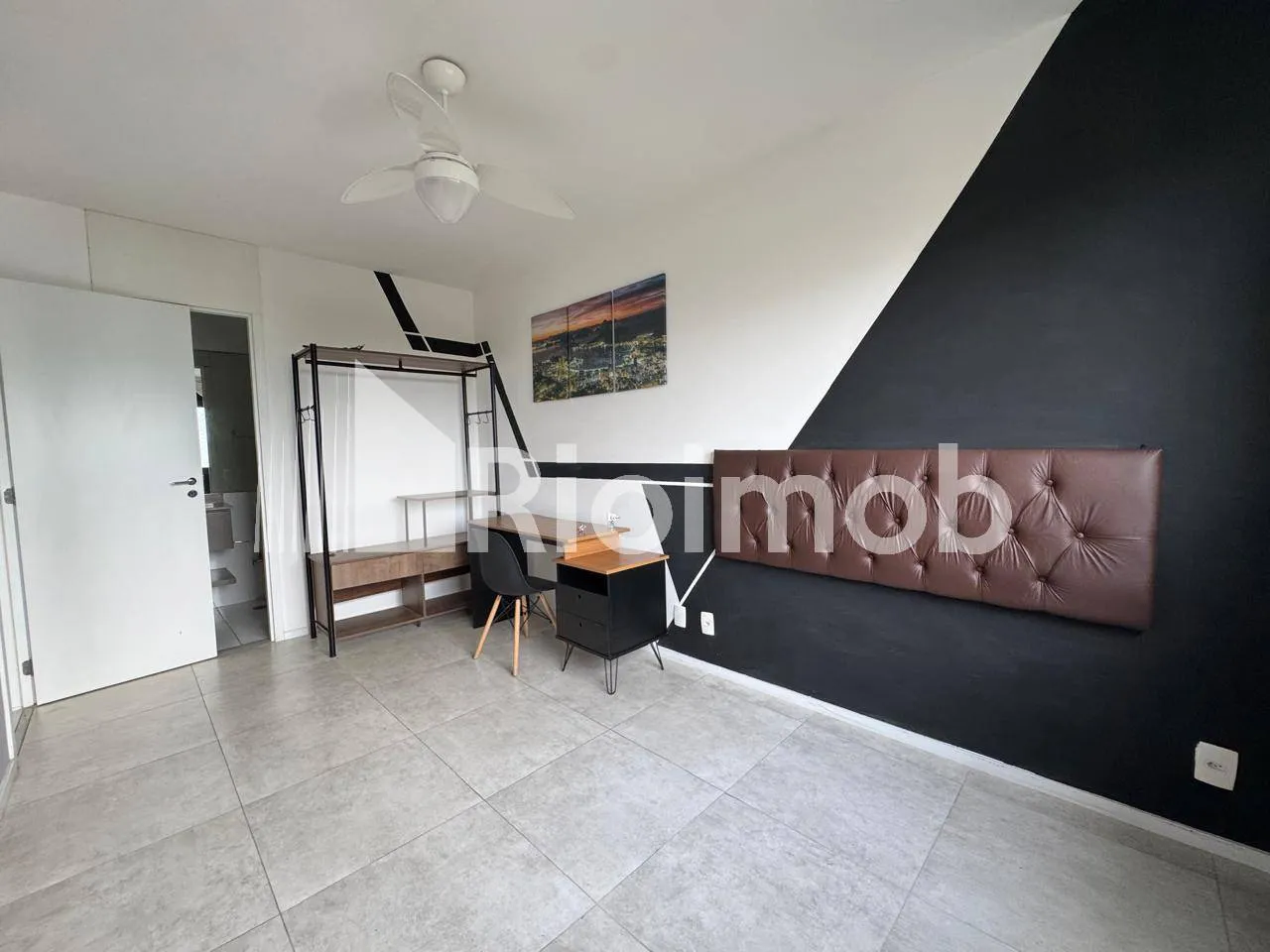 2-bedroom apartment with a mountain view — photo 11