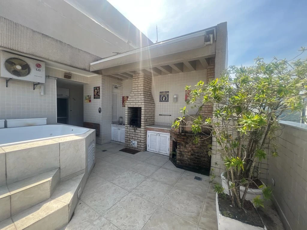 200 m² duplex apartment with 3 bedrooms and 6 bathrooms — photo 26