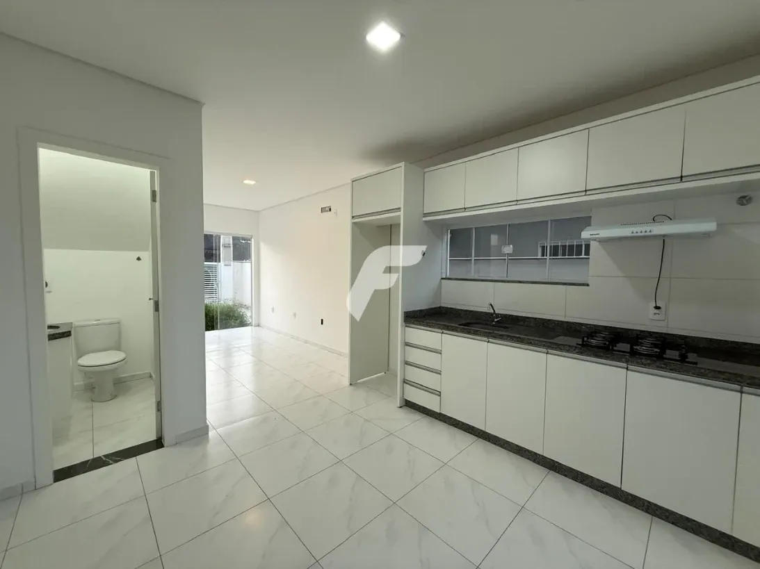 Casa semimobiliada com 2 suítes e 120 m²