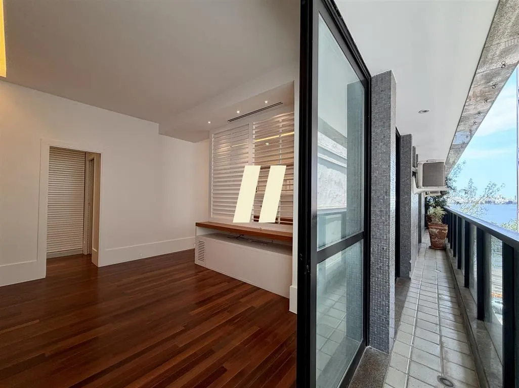 3-bedroom apartment with a bathtub in Rio de Janeiro — photo 22