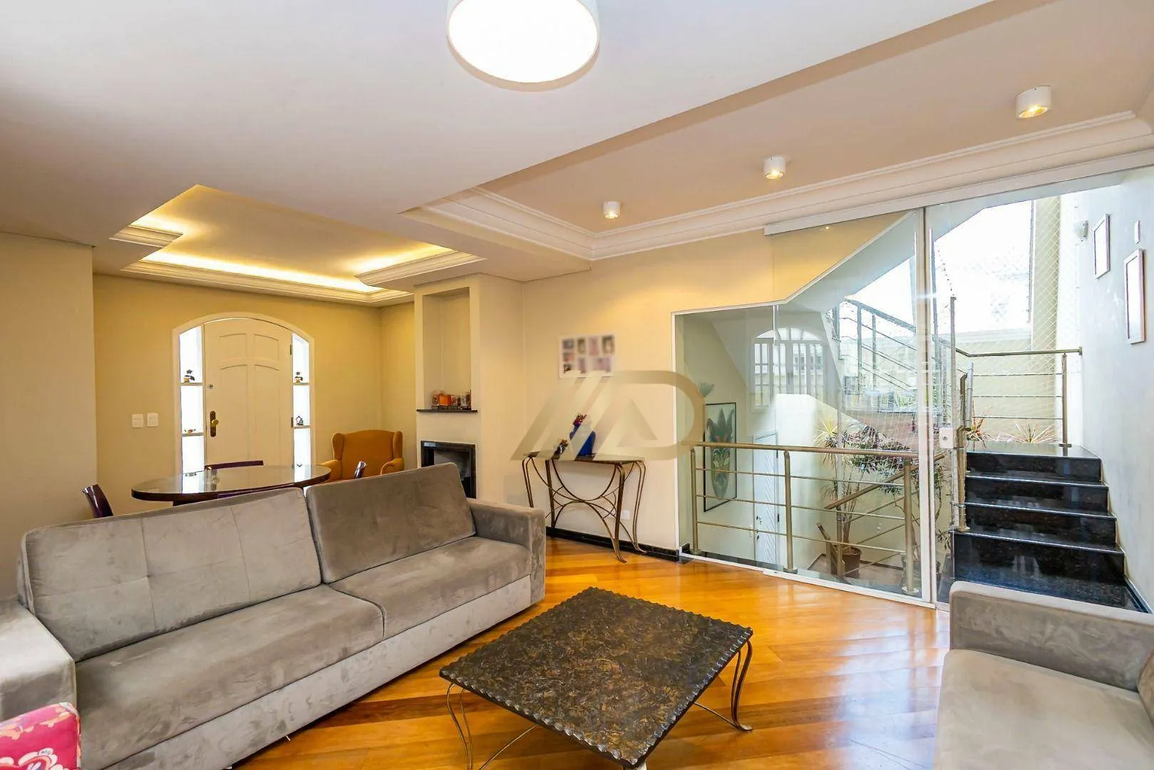 4-bedroom house with 377 m² and 4 parking spaces