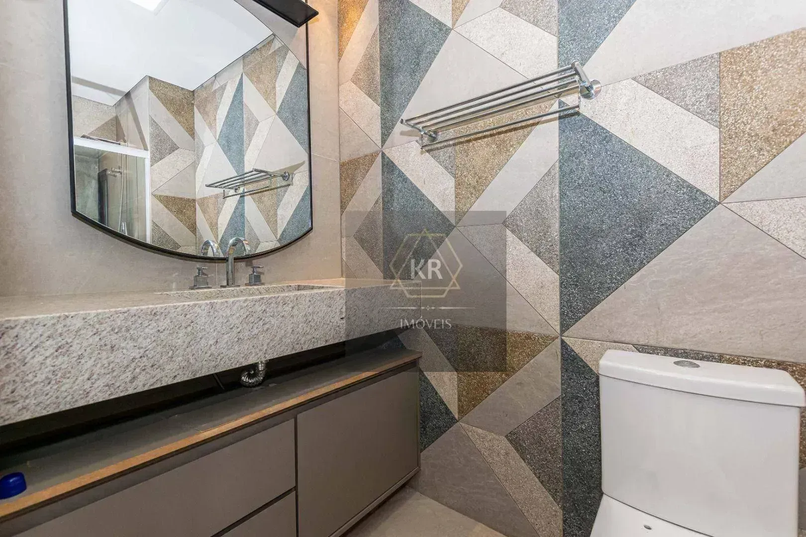 Furnished 272 m² apartment with 3 en-suites and 4 parking — photo 44