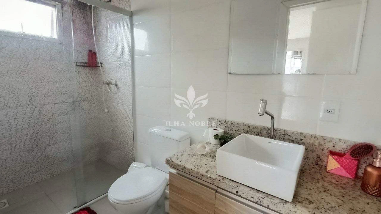 Glass-enclosed balcony in a 4-bedroom house, 400 m² — photo 23