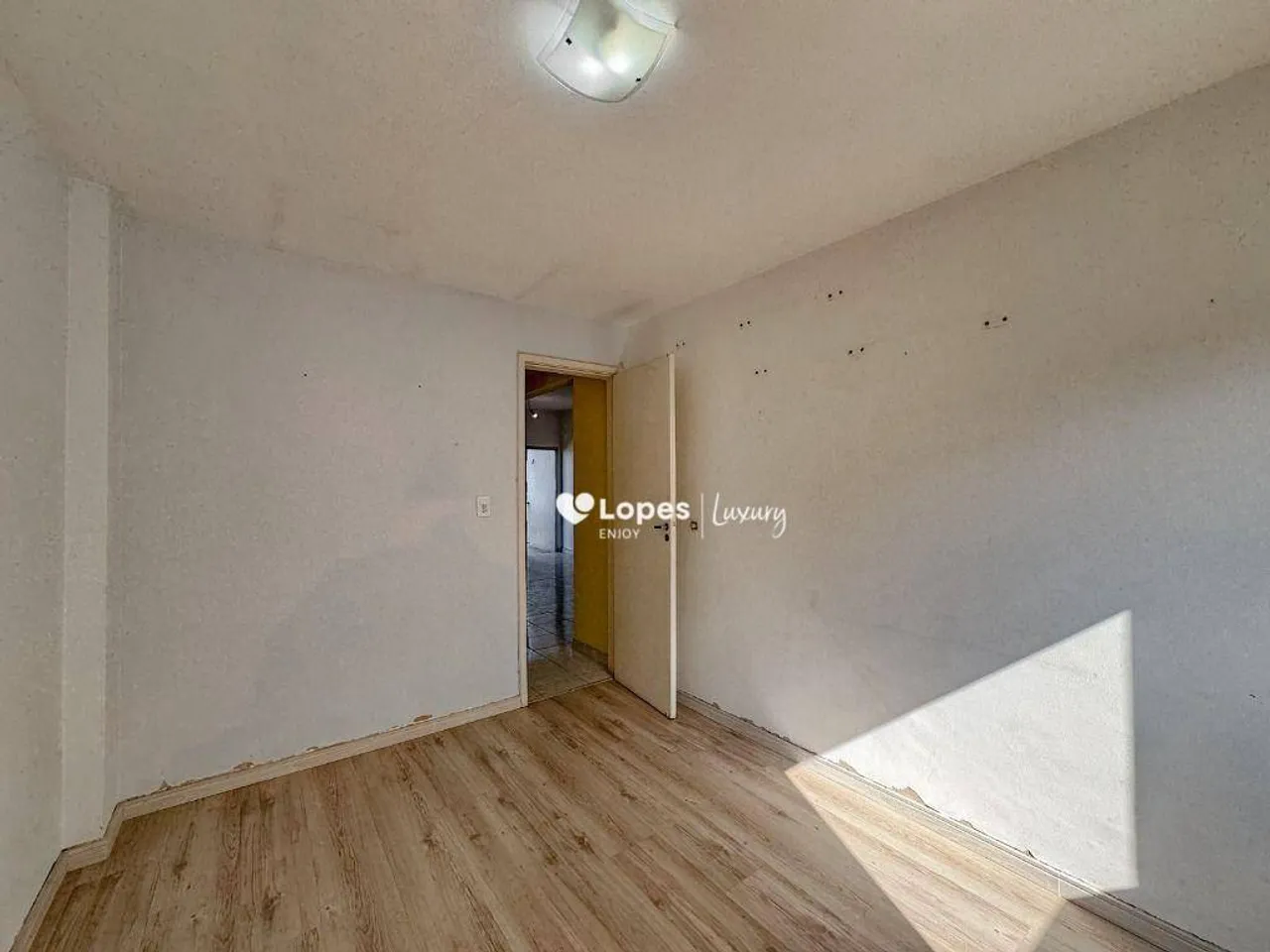Unfurnished 2-bedroom apartment with a balcony — photo 16