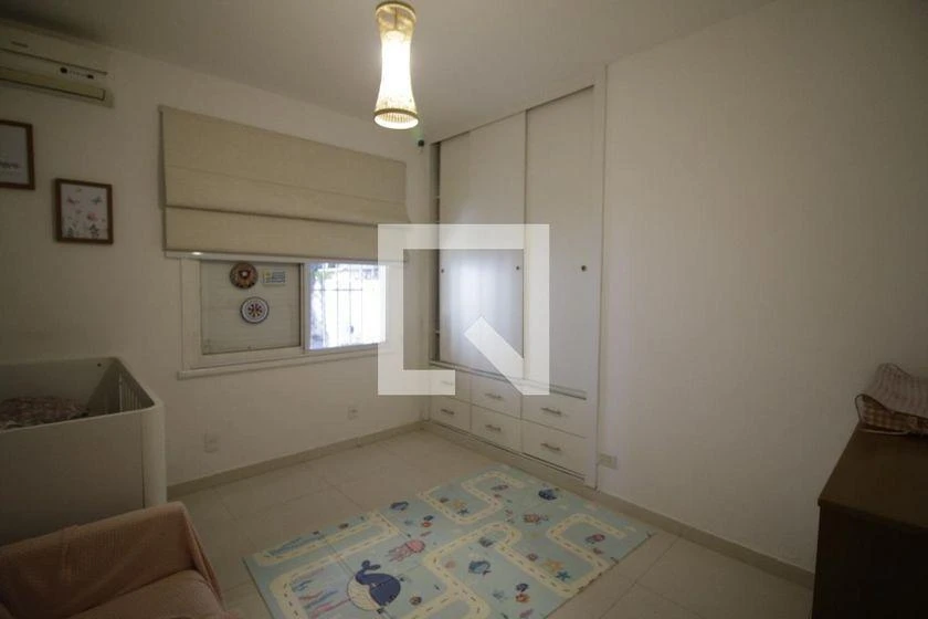 4-bedroom house with a home office — photo 11