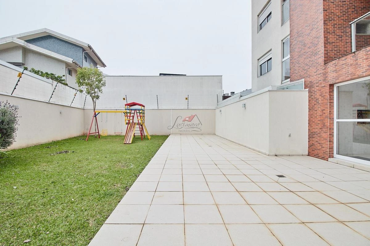 Balcony with a grill in a 2-bedroom apartment, 129 m² — photo 23