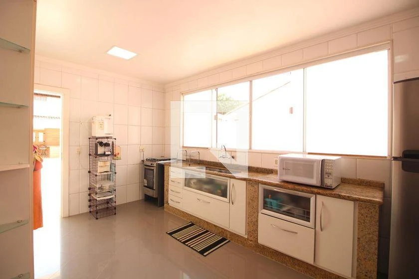 Condominium house with 4 bedrooms and 329 m² — photo 47