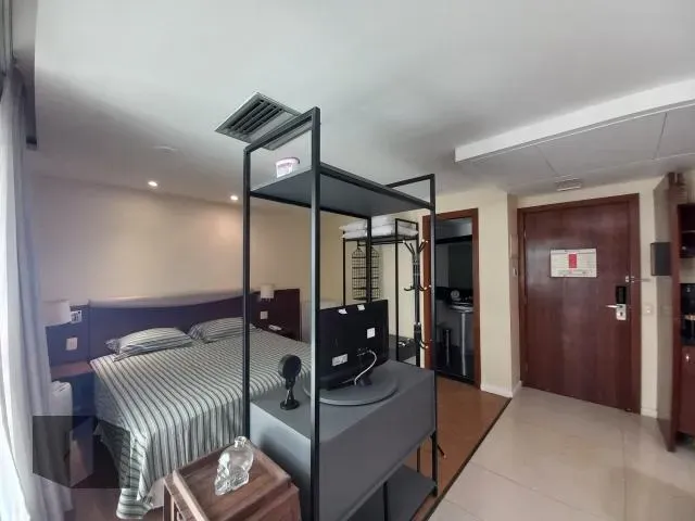 Furnished 1-bedroom apartment with enclosed balcony — photo 6