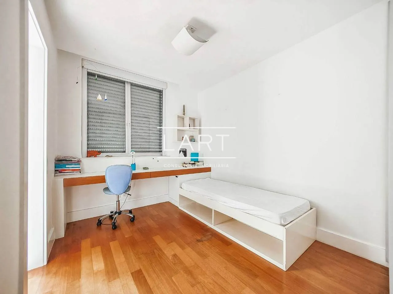 Furnished 3-bedroom apartment with 4 bathrooms and 240 m² — photo 17