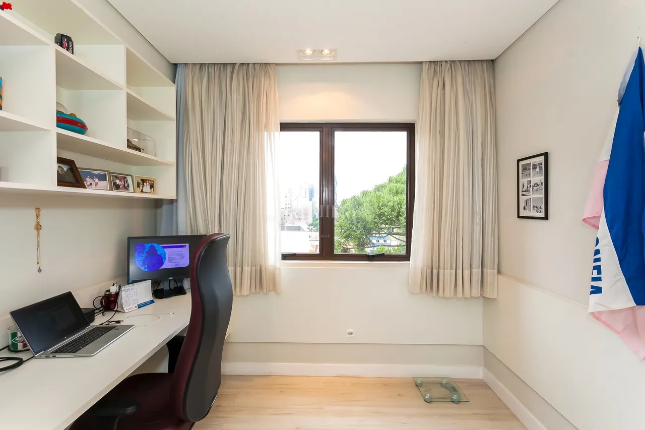 3-bedroom 180 m² apartment with 2 parking spots and garden — photo 13