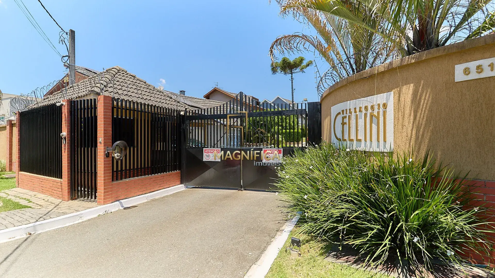House with 4 bedrooms and 3 en-suite suites, 4 parking spaces — photo 75