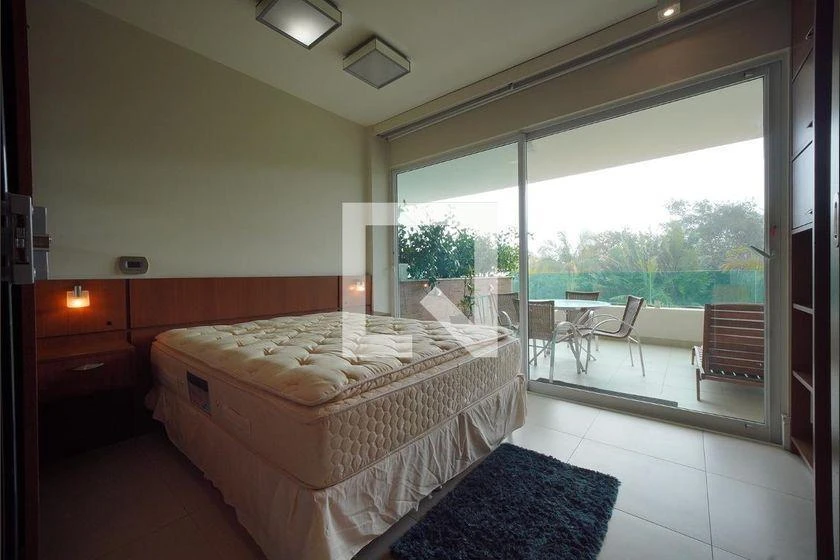 One-bedroom apartment in a building with a gym — photo 3