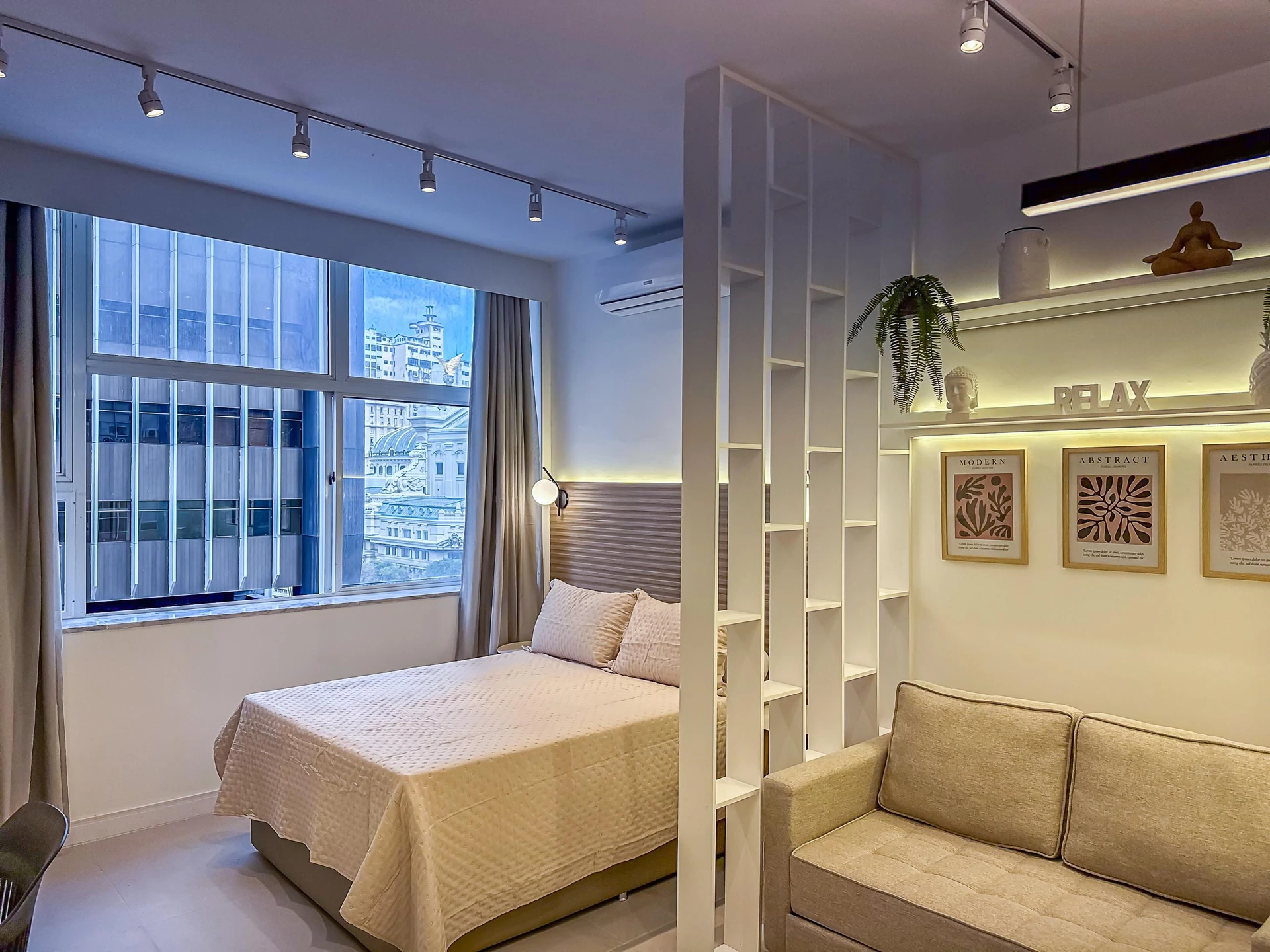 Furnished 1-bedroom apartment with an open-plan kitchen — photo 3