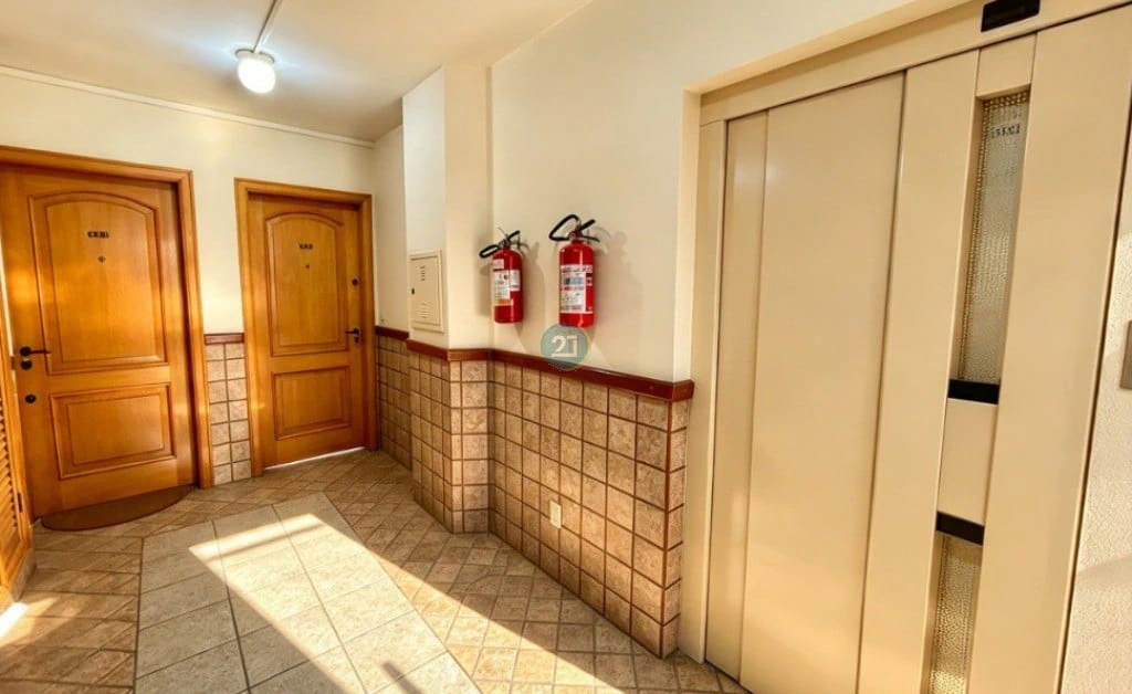 3-bedroom apartment in a building with a pool — photo 12