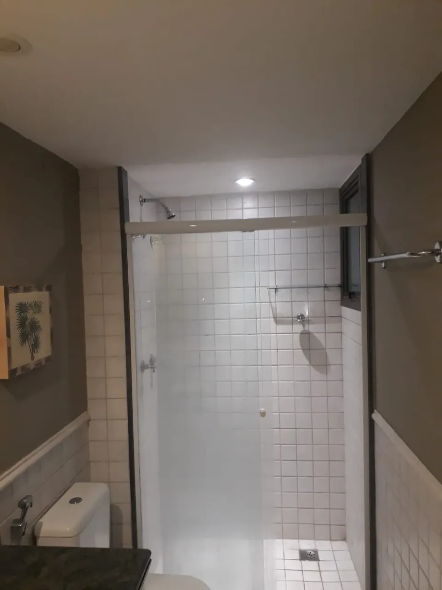 One-bedroom apartment in a building with a gym — photo 4