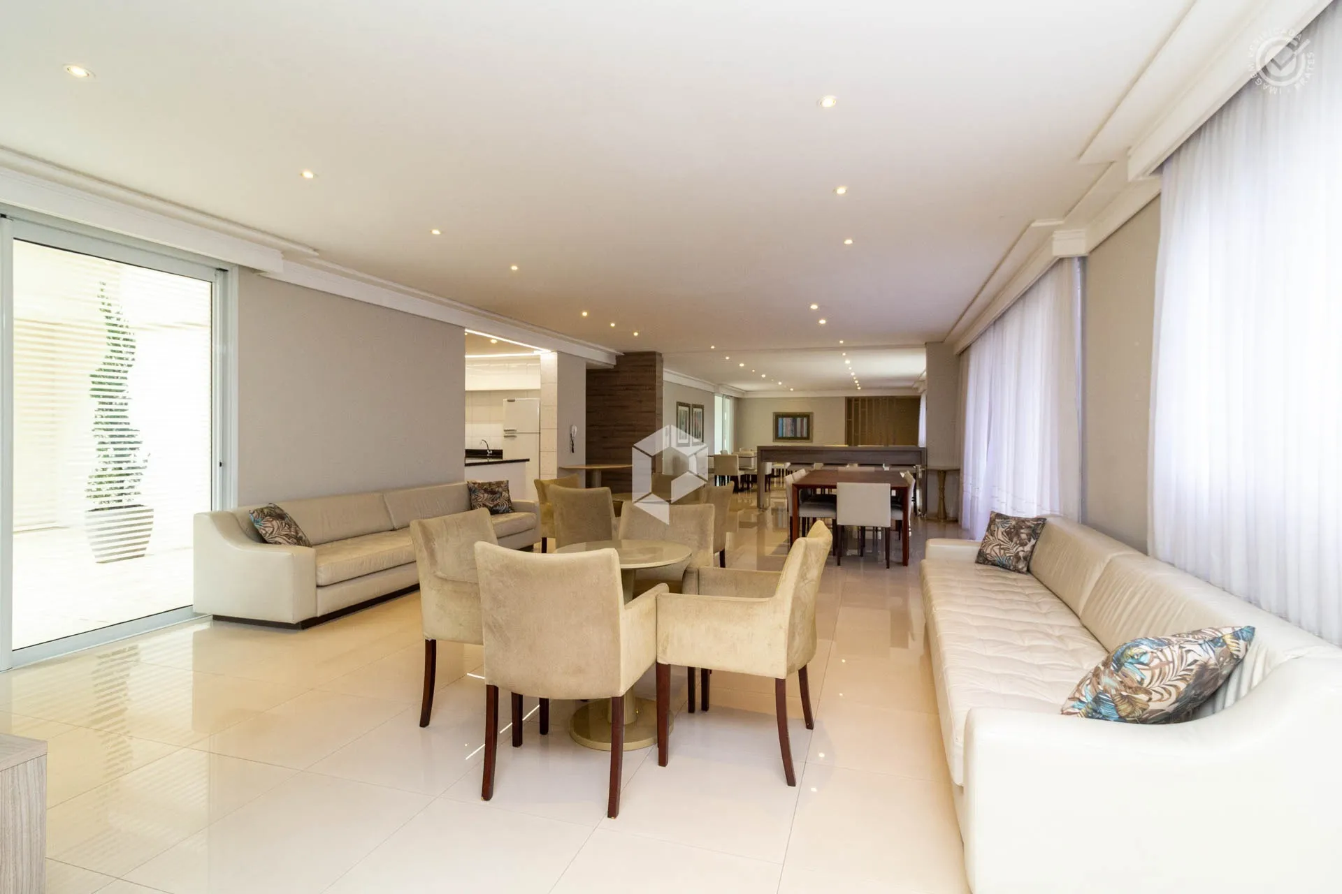 3-bedroom apartment with a glazed enclosed balcony — photo 24